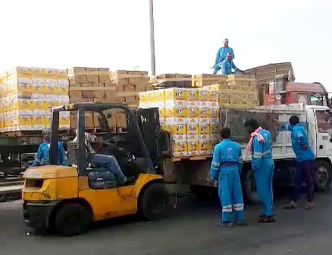 "بلدية جنوب جدة" تحبط بيع وتوزيع 32 طن زيوت منتهية الصلاحية