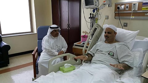 "المديرس" يطمئن على صحة نائب "رئيس البلدي" بالقطيف