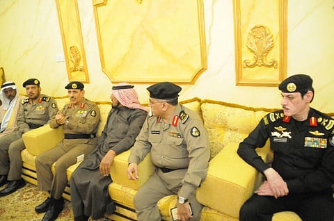 "المحرج" ينقل تعازي القيادة لأسرة الشهيد الرويلي بالجوف