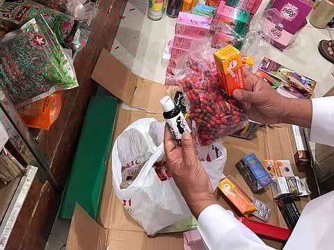 الطائف.. الكشف عن عقاقير شعبية وكبسولات علاجية مخالفة تُباع بمحلات العطارة