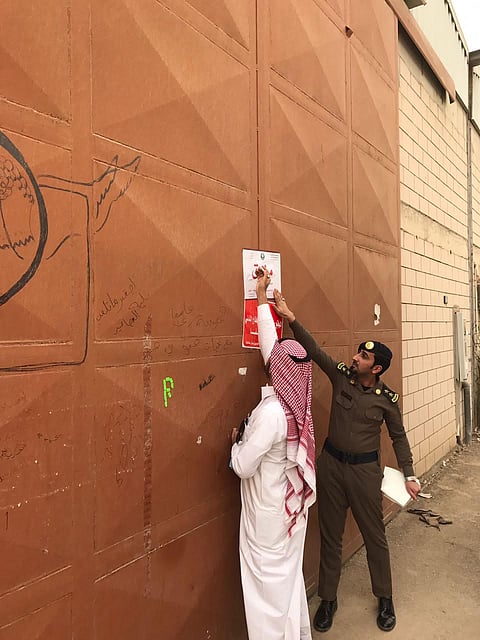 "مدني الرياض" يغلق 48 ورشة ومستودعاً مخالفاً