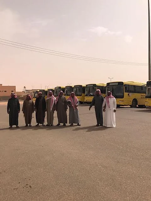 سائقو حافلات النقل المدرسي بتربة يتوقفون عن العمل لتأخر رواتبهم