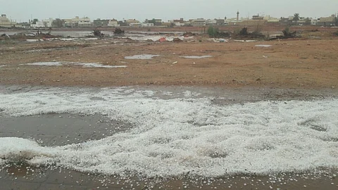 بالصور.. أمطار غزيرة على القصيم مصحوبة بزخات البَرَد