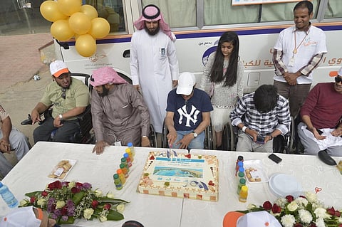 بالصور.. "حركية" تدشّن رحلة عطاء الأحساء لذوي الإعاقة برعاية "سبق"