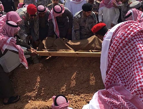 شاهد "عرعر تودع عريسها".. عقد قرانه وهرع للحد الجنوبي فعاد شهيداً