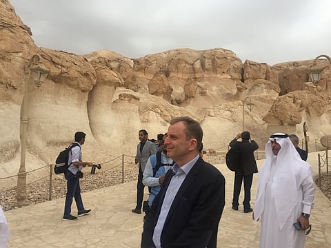 شاهد.. السفير الكوسوفي مندهشاً في جولة سياحية بالأحساء: آثاركم بلا مثيل