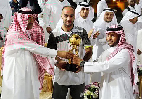 "السهلي" يتوج فريق العقيق بكأس التميز لأحياء المدينة