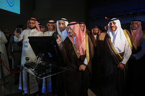 بالصور.. أمير الرياض يفتتح مستشفى الملك عبدالله بن عبدالعزيز بجامعة نورة