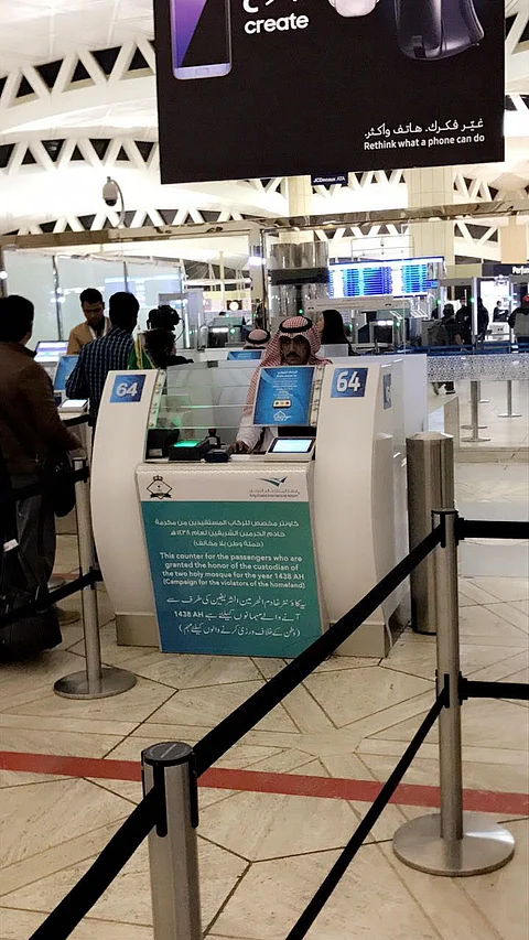 "وطن بلا مخالف" تباشر بمطار الرياض وتنهي مغادرة الركاب
