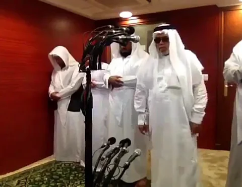 "فيديو المكبرية" .. هكذا يردد مؤذِّنو المسجد الحرام خلف الإمام في الصلوات كلها
