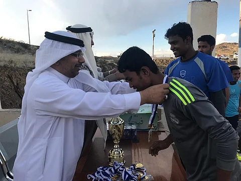 "أمانة عسير" تنظم مباراة ودّية بين عمال النظافة بفرعي طبب والسودة