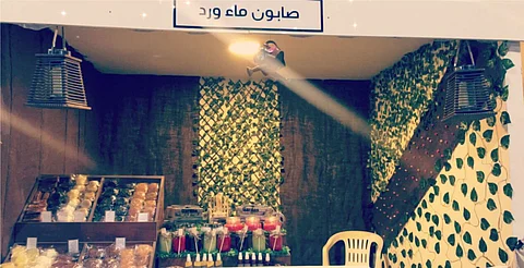 سعوديات يصنعن الصابون الطبيعي وينافسن المستورد بـ"زهور ينبع"