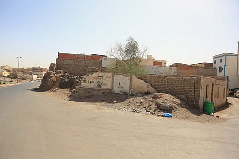 شاهد.. "جبور" المدينة يشتكي نقص الخدمات وانتشار السيارات الخربة