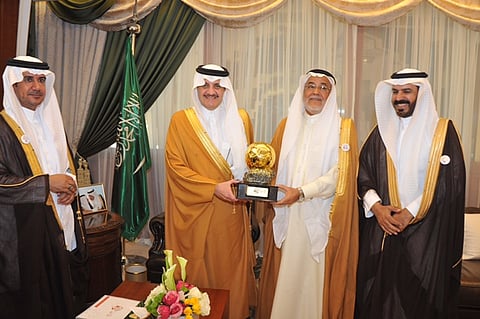 أمير الشرقية يُدشن مهرجان "كرتنا ثقافتنا" بنادي القادسية