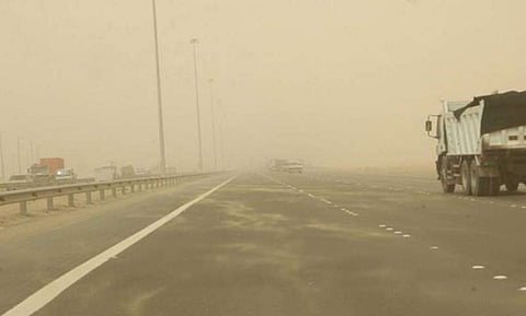 رياح سطحية مثيرة للأتربة على مكة وجدة والليث