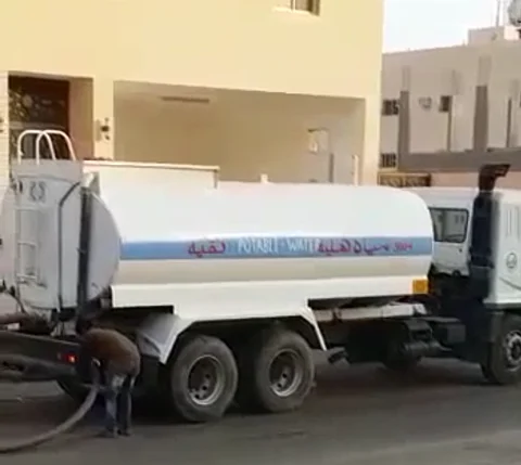 "بلدي ينبع" يطالب "البلدية" بتفسير لسحب صهريج "مياه نقية" أخرى غير صالحة
