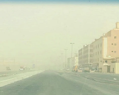 موظفو جدة ومكة: نطالب بمساواتنا بمنسوبي "التعليم".. صدورنا لا تحتمل الغبار