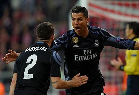 ريال مدريد وموناكو يقطعان شوطًا كبيرًا نحو المربع الذهبي