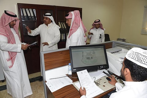 وكيل "أم القرى" يتفقد منظومة الأرشفة الإلكترونية بالجامعة
