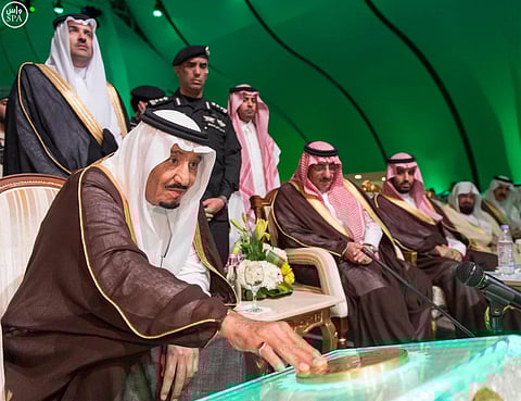 "القرية السعودية للإبل" تنظر للمستقبل.. تدشين ملكي وتحليق عالمي والموقع تاريخي