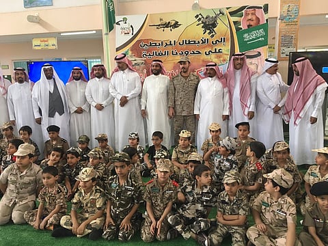 مدير تعليم نجران يكرم المصابين بالحد الجنوبي وأبناءهم