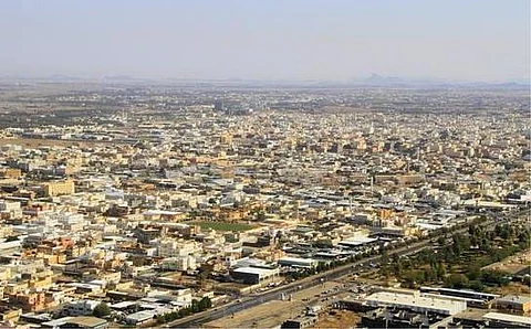 تحقيقات في تعدي معلم على طالب معاق ببيشة.. و"التعليم": عدوانيته طالت القائد!