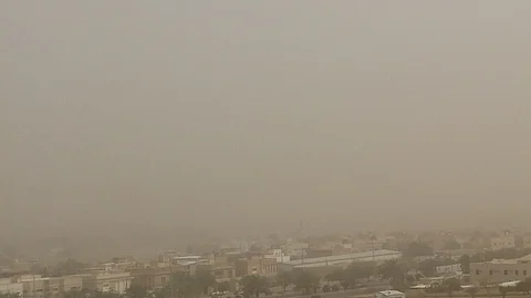 شاهد .. الغبار يغطي شقراء واستياء من عدم تعليق الدراسة