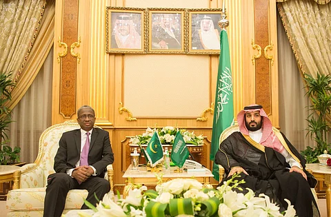 ولي ولي العهد يناقش مع وزير الدفاع الموريتاني التعاون العسكري الثنائي