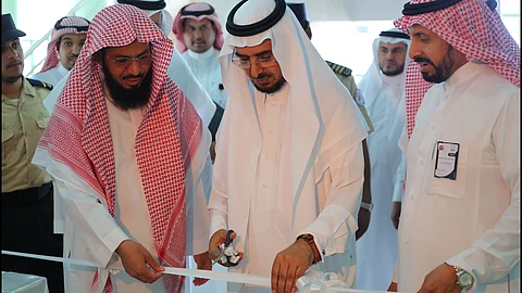 مدير جامعة شقراء يدشن العيادة الطبية بالمدينة الجامعية