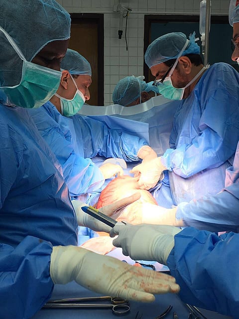 إنهاء معاناة 17 عاماً لفتاة بمكة مع تضخم الأمعاء بجراحة ناجحة