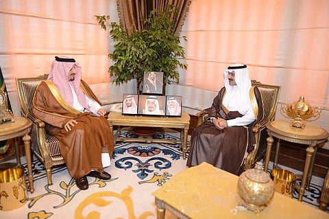 أمير عسير يستقبل وزير الدولة "أبو ساق"