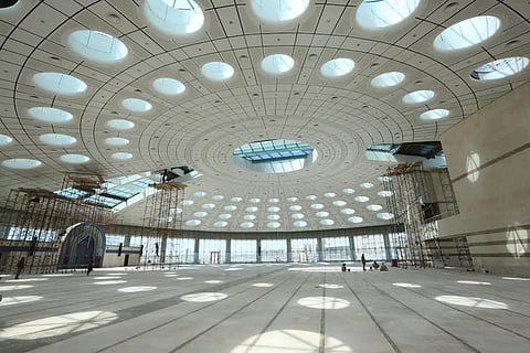 شاهد.. مسجد جامعة تبوك: قبة كبيرة بلا أعمدة وهذه صفاته المعمارية