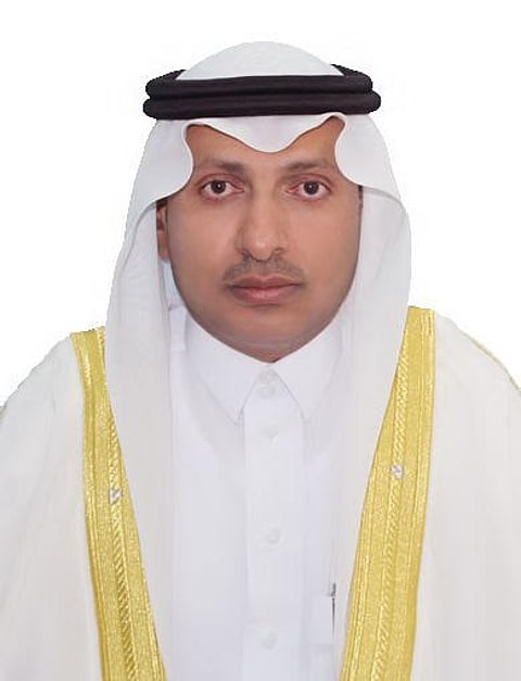 "رجل أعمال" يبادر بتنفيذ صيانة طرق بصامطة جازان على حسابه الخاص