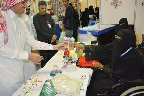 استيقظت من نومها فوجدت نفسها مُقعدة.. هذا ما فعلته "نورة" في احتفاليات "أبها"