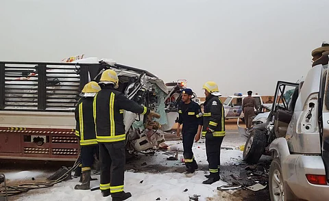 الجوف: حالتا وفاة و5 إصابات نتيجة تصادم بين مركبة وشاحنة