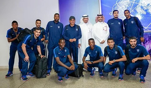 بعثة فريق الهلال تصل مسقط.. والشهراني يطير إلى فرنسا
