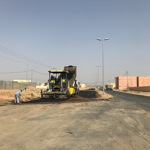 بالصور .. مشاريع "عشيرة" المتعثرة تتحوّل إلى خلية نحل "الفيصل قادم"