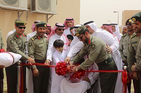 جوازات منطقة المدينة تدشن خدمة مسار السيارات لذوي الاحتياجات