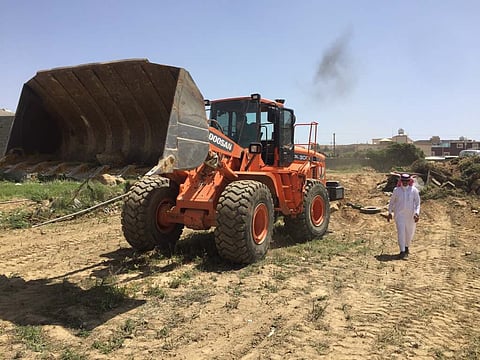 "النماص" تفتح الطريق الرابط بين "مجمع الدوائر" وشارع أبو بكر