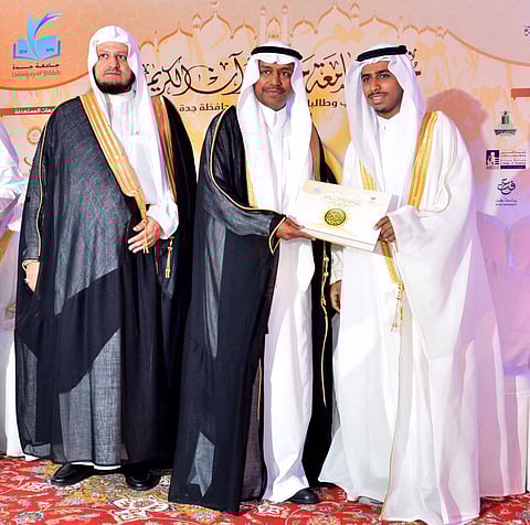 مدير جامعة جدة يتوج الفائزين بمسابقة القرآن الكريم بحضور أسرهم