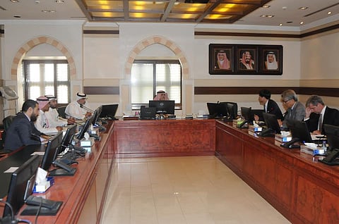 أمين المدينة يبحث خطة إدارة النفايات مع وفد كوري