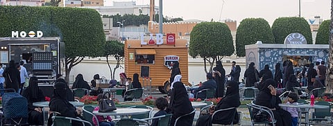 "أمانة عسير" ترخّص لـ10 عربات طعام ضِمن منظومة الأنشطة البلدية