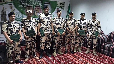 "العلياني" يكرم أفراد مجاهدي مكة في لجنة مكافحة الظواهر السلبية