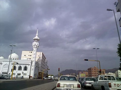 المدينة.. تحذير من الأرصاد عن هطول أمطار رعدية.. و"المدني" يحذر