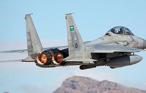 مقتل 15 حوثيًا وتدمير تعزيزات وآليات بغارات للتحالف في "ميدي"