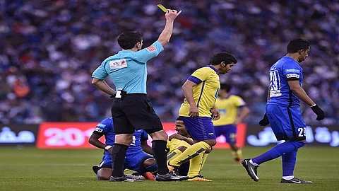 طاقم تحكيم أجنبي يدير مباراة التتويج بلقب دوري جميل