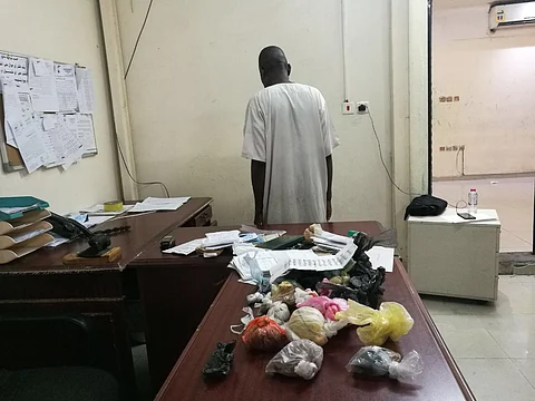 مكة.. الإطاحة بمشعوذ إفريقي ادّعى جلب السعادة وتفريق الأزواج
