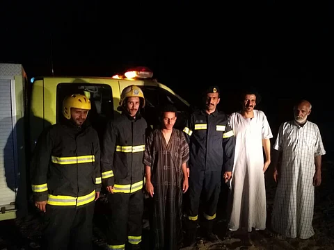 "مدني الليث" ينقذ شاباً علق بأحد الجبال شرق المحافظة