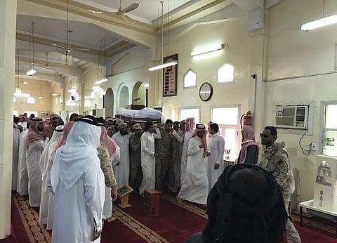 الجموع تشيِّع "الغزواني" بعد استشهاده في ميدان العز والكرامة