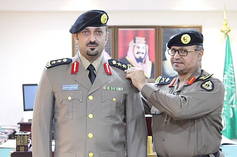 "آل هادي" يقلد "الغامدي" رتبة "عقيد" بشرطة الباحة